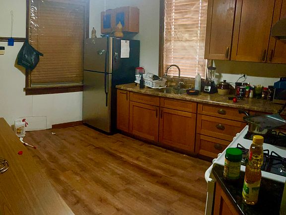 5th image of 1504 W 71st Pl