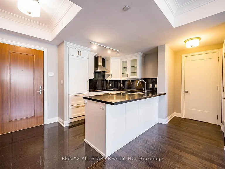 15 Stollery Pond Cres #305 — Photo 6