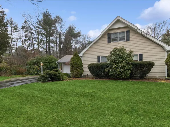 410 Ridgefield Road, Hauppauge, NY 11788