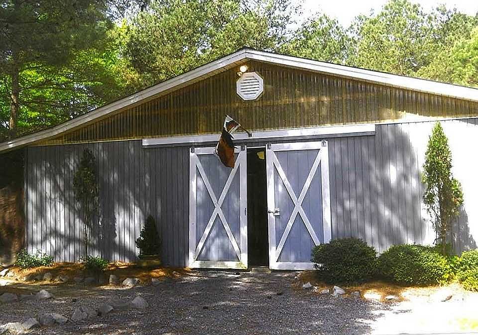 2nd image of 910 Red Fox Rd