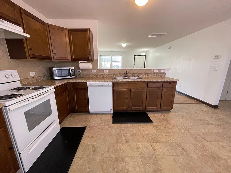 3654 Creekside Dr — Photo 6