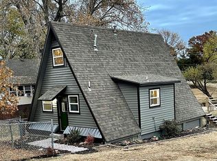 9628 Cheyenne Rd, Meriden, KS 66512