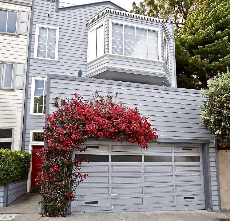 1st image of 204 Roosevelt Way