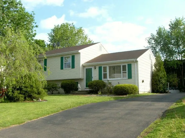42 Empire Ave, Meriden, CT 06450