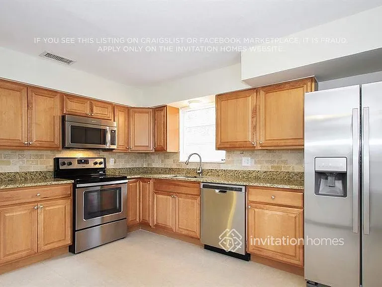2449 Chandler Ave — Photo 3