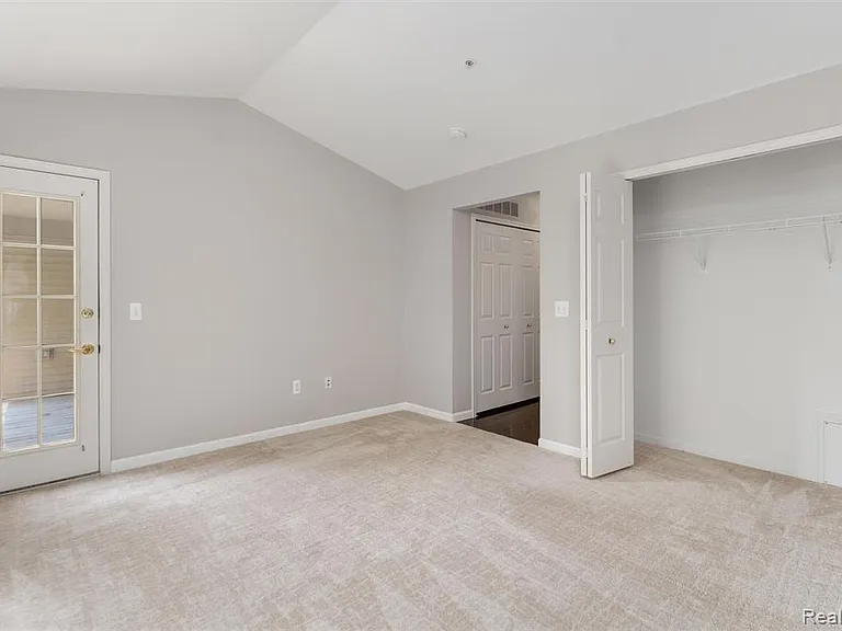 28126 Carlton Way Dr — Photo 16