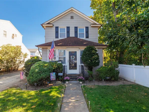 21 Cumberland Street, Rockville Centre, NY 11570