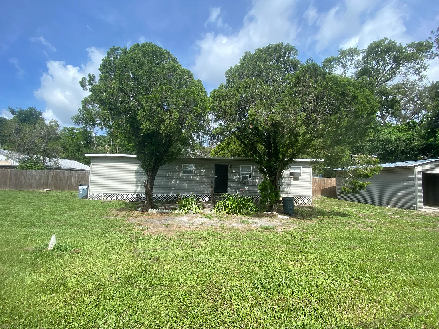 2 Bedroom, 1 Bathroom In Zephyrhills — Photo 2