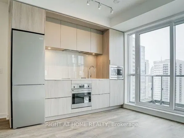 130 River St, Toronto, ON