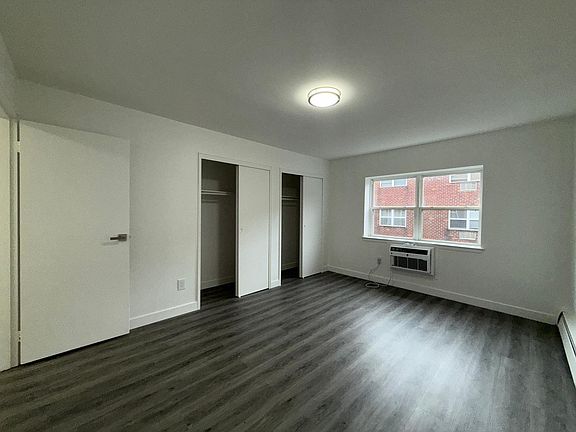4th image of 556 Washington Ave APT 38