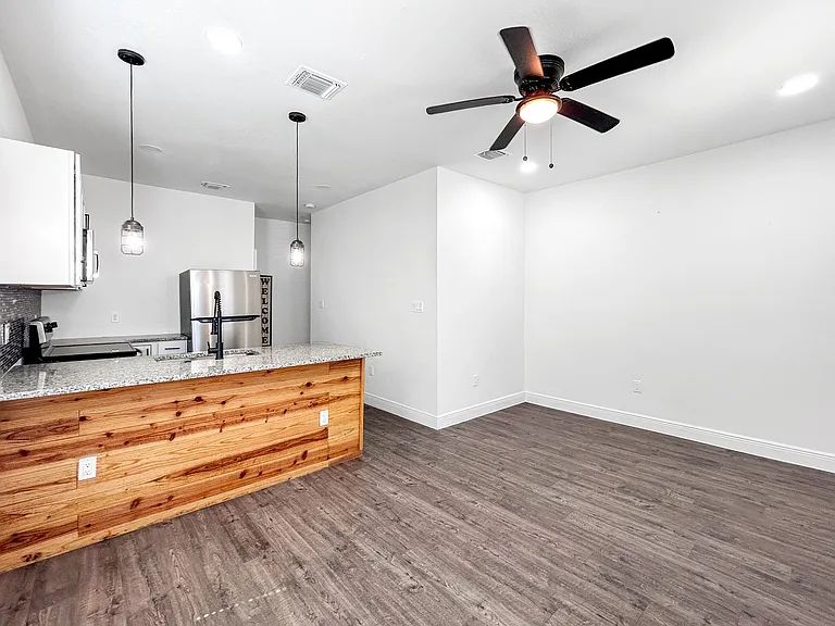 438 Gulf St — Photo 3