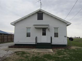 908 E 3rd St, Saint Peter, IL 62880