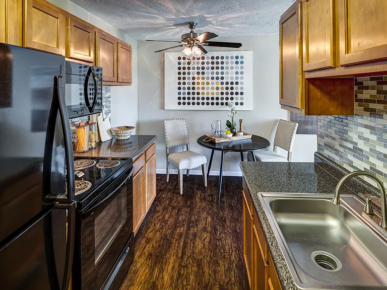 Solon Club Apartment Homes — Photo 3