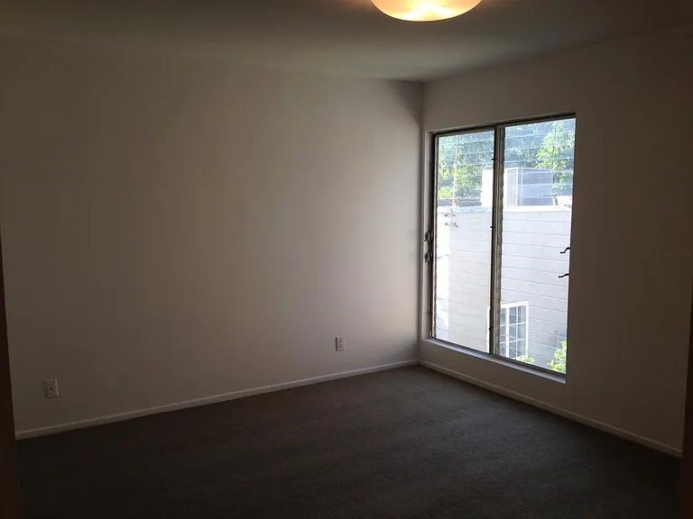 546 N Flores St #6 — Photo 19