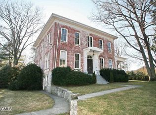 31 Crescent Dr, Milford, CT 06460