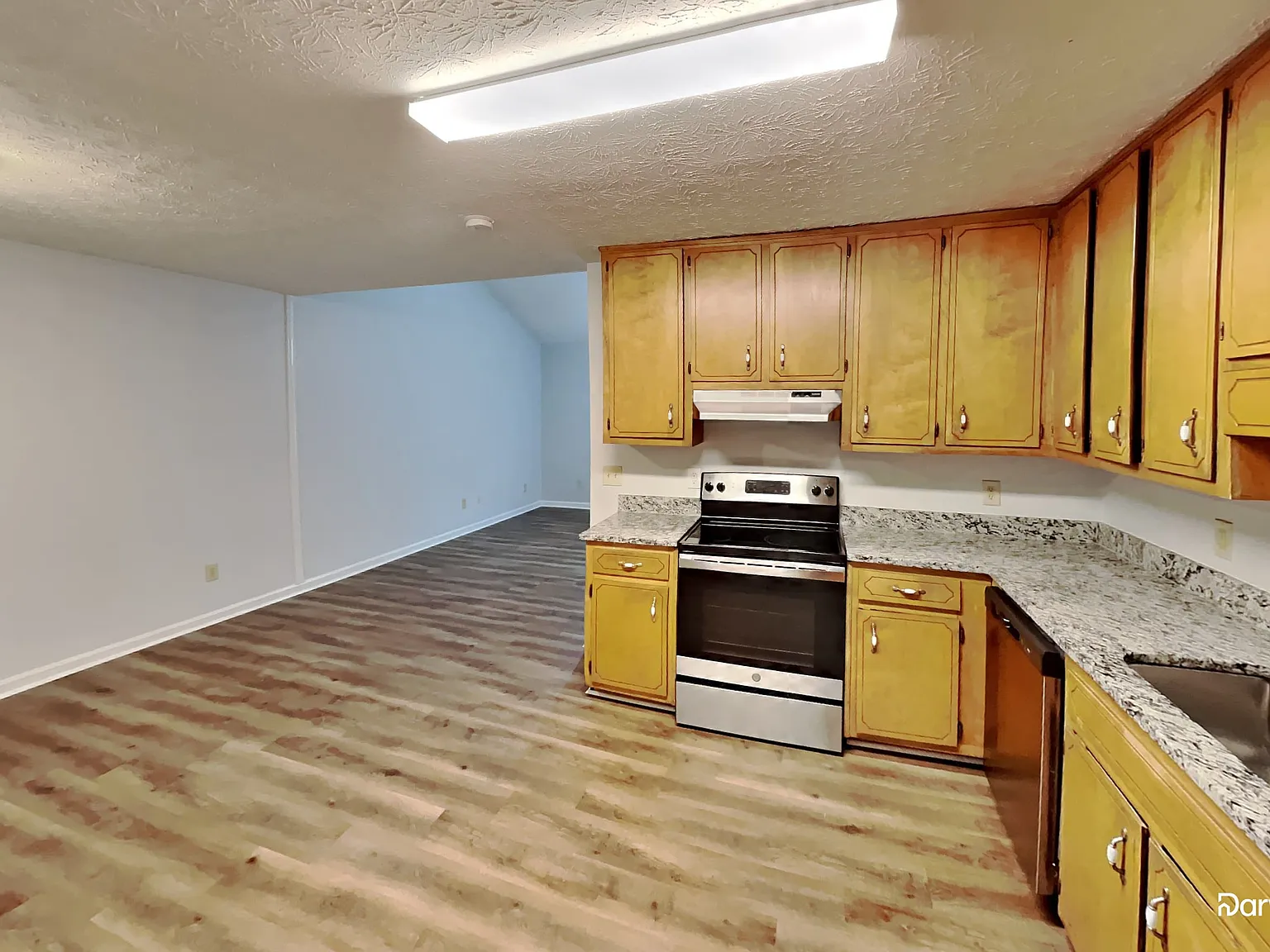 3 bed, 2.0 bath, 1833 sqft, $1,765 — Photo 4
