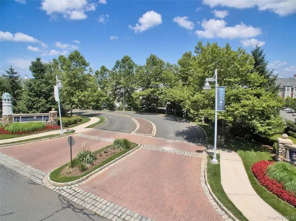 14 Harbor Pointe Drive, Haverstraw, NY 10927