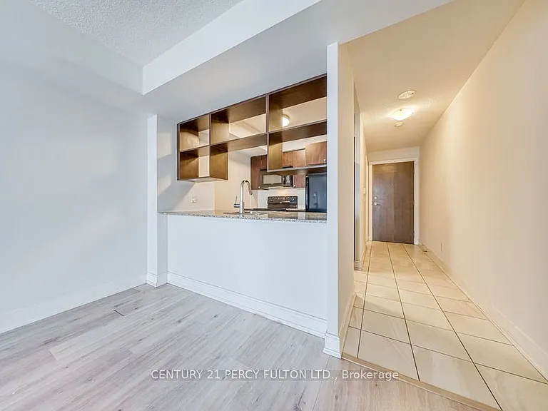 125 Village Green Sq #3105 — Photo 8