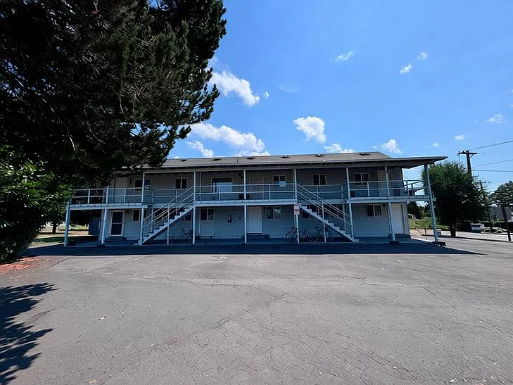 2 bed, 900 sqft, $1,399 — Photo 3