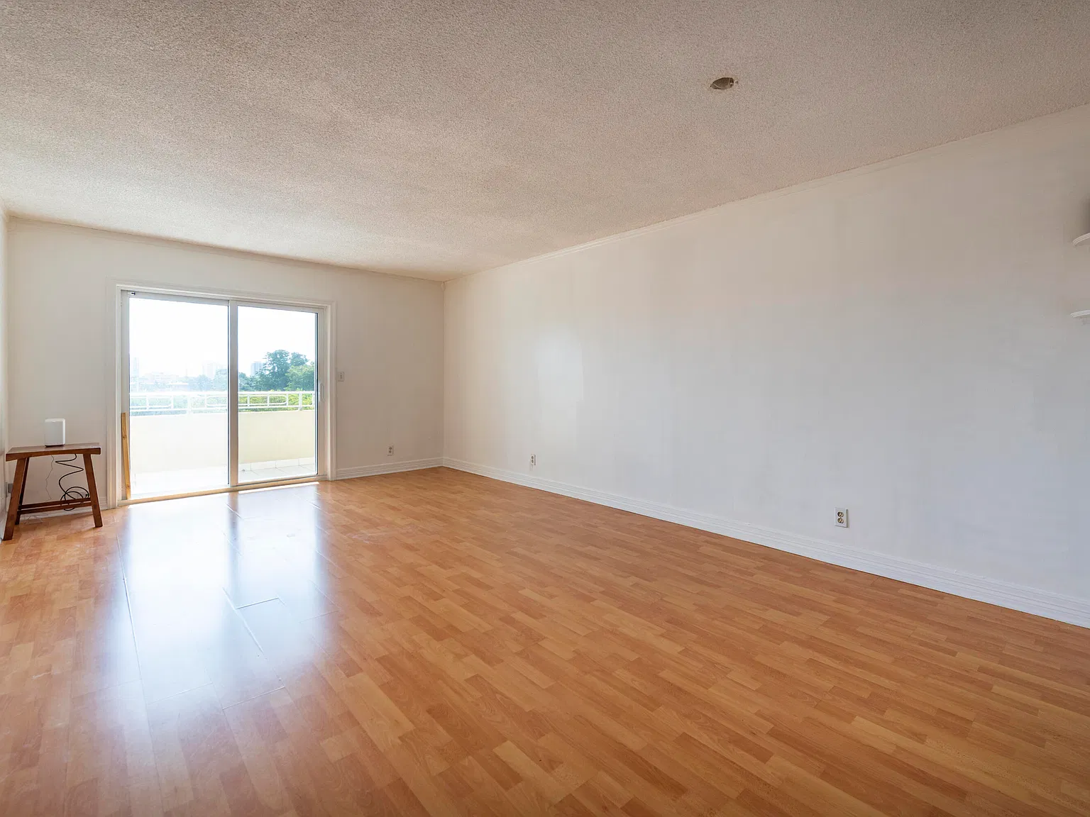 2 bed, 1.0 bath, 850 sqft, $1,900 — Photo 3