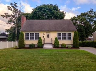 8 Winthrop Rd, Warwick, RI 02888