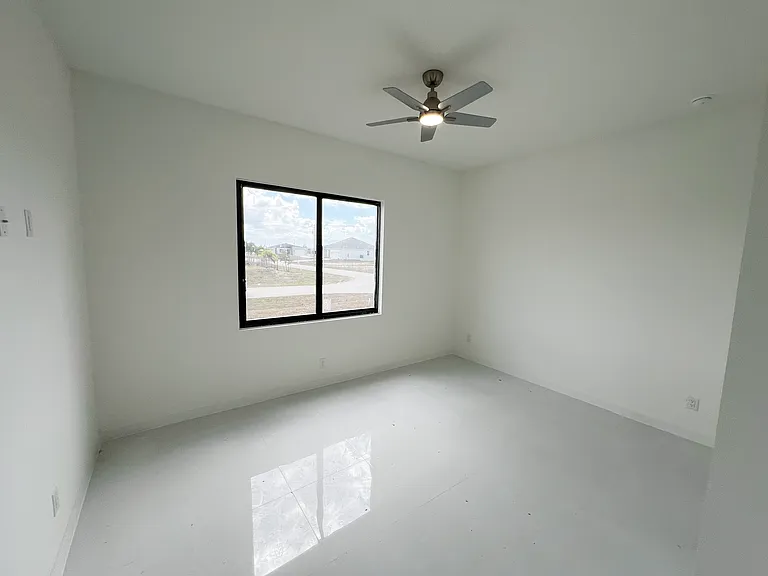 4333 NW 34th Ln — Photo 10