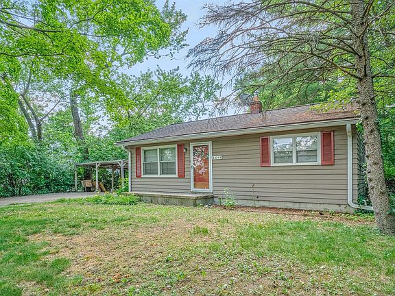 3rd image of 2648 Fernwood Ave