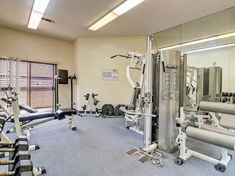 716 Island View Cir — Photo 43