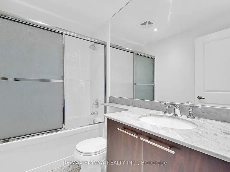 628 Fleet St #LPH03 — Photo 34