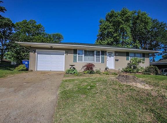 2nd image of 315 Crestview Dr