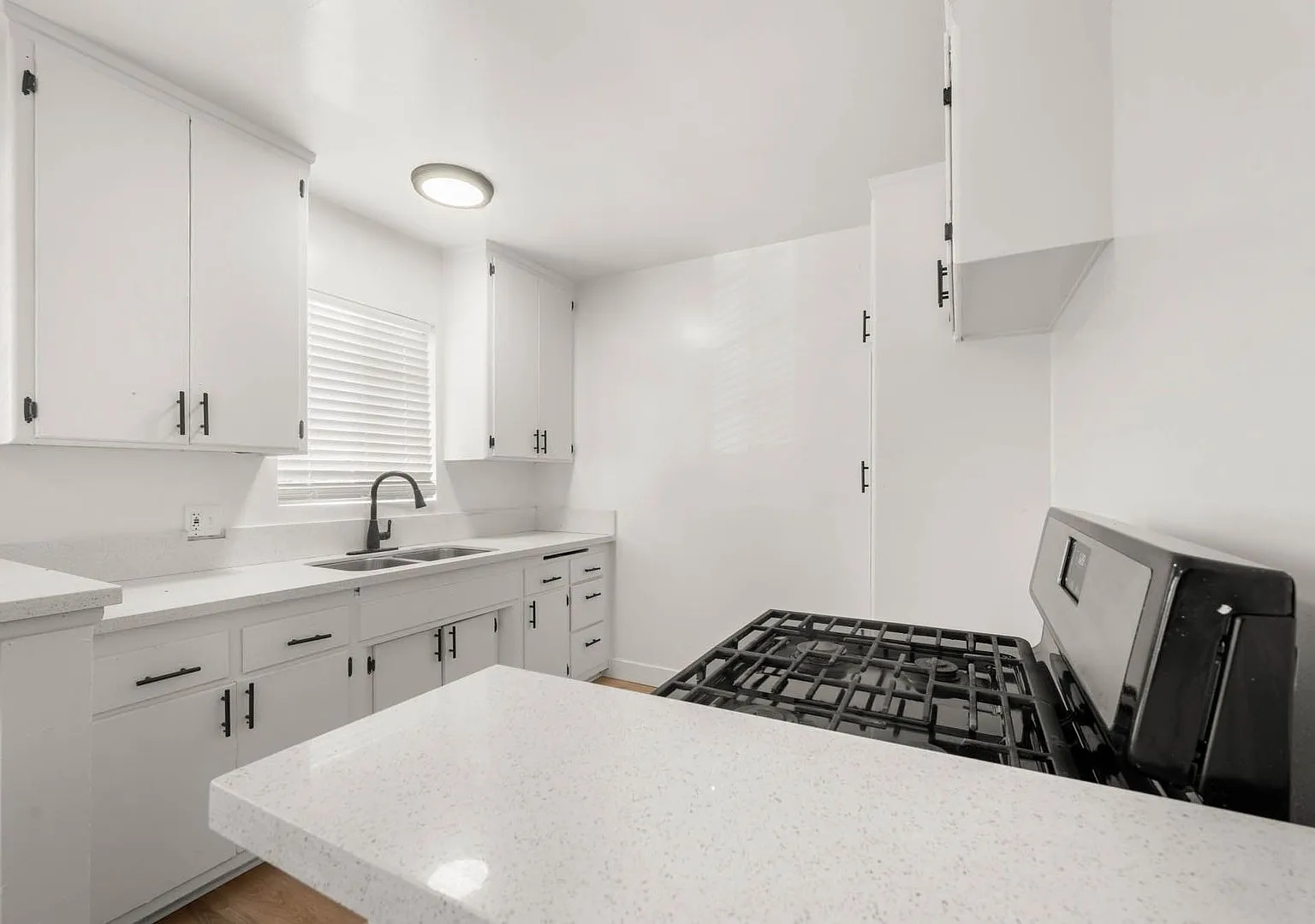 3862 S. Potomac Ave. — Photo 4