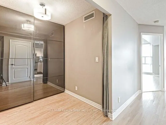 2 bed, $2,450 — Photo 3