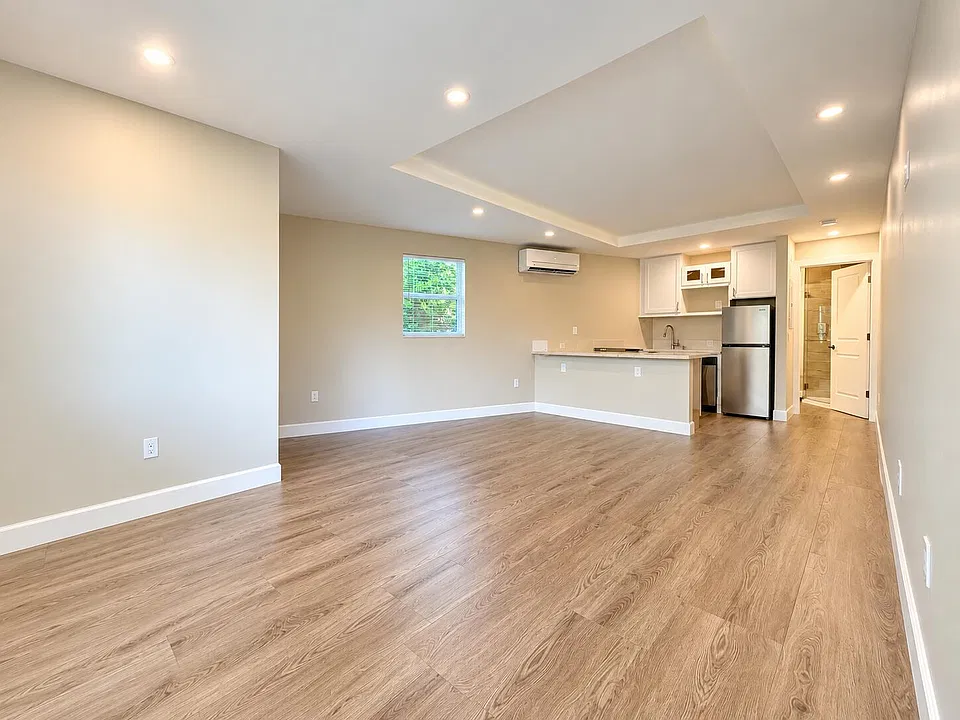 898 SE 2nd Pl #1