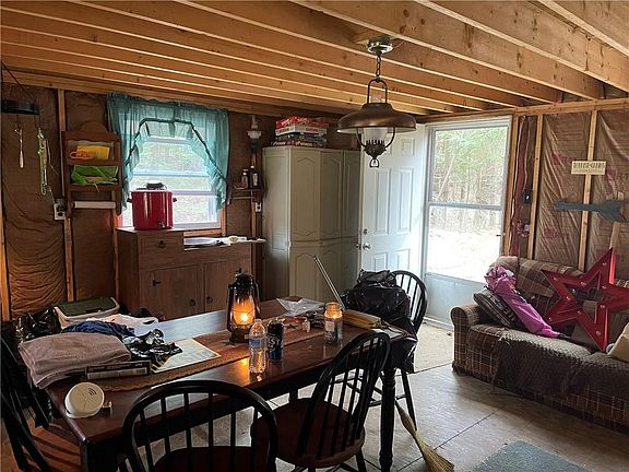4th image of 6884 Lower Glen Ave