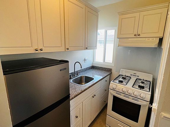 3rd image of 203 N 6th St