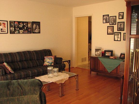 2nd image of 505 Wisteria St