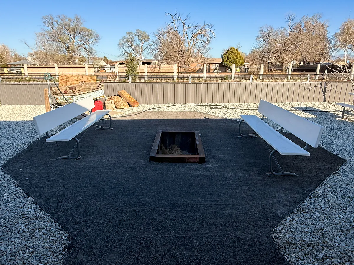 Building Photo - 2801 Acequia Dr SW