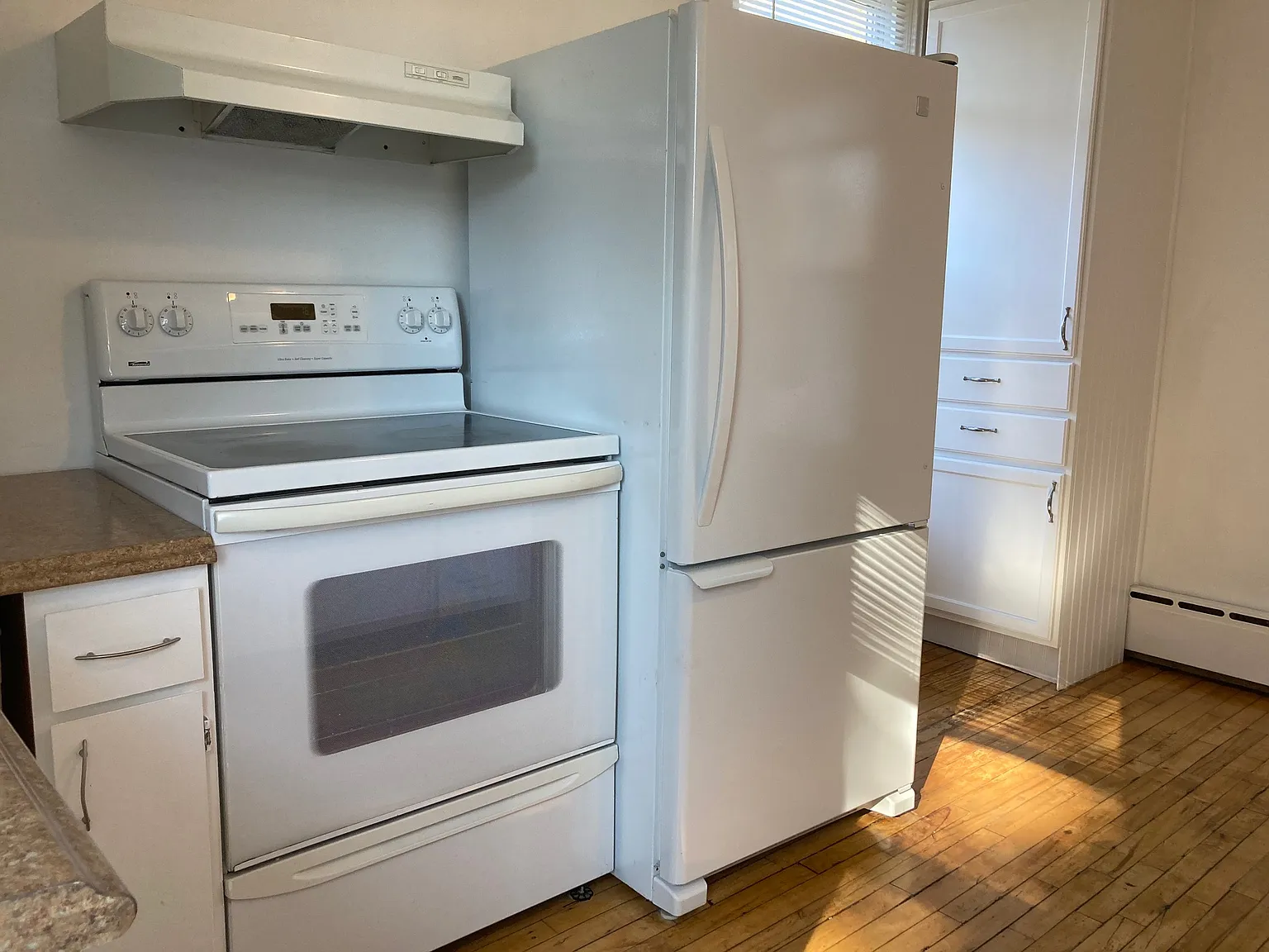 2 bed, 1100 sqft, $1,450 — Photo 3