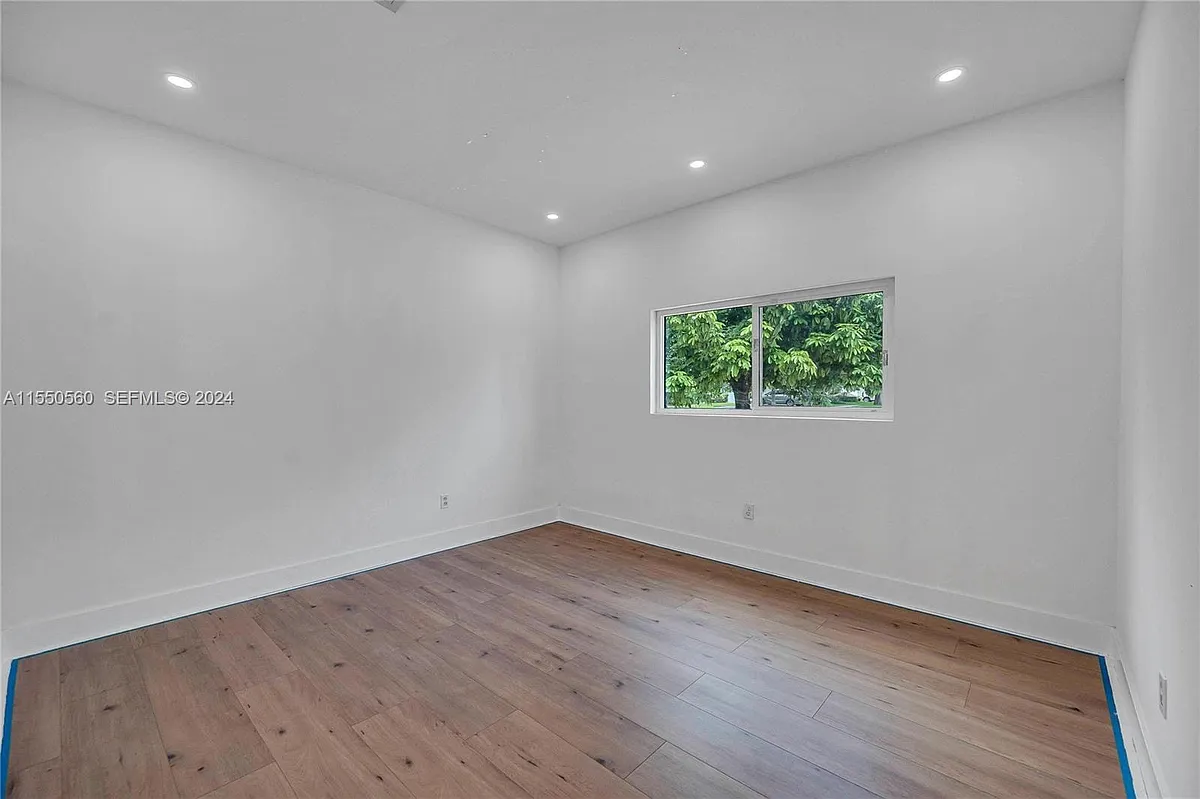 Building Photo - 21060 NE 18th Ct