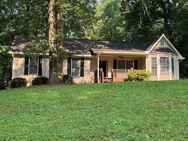 130 Lori Ln — Photo 1