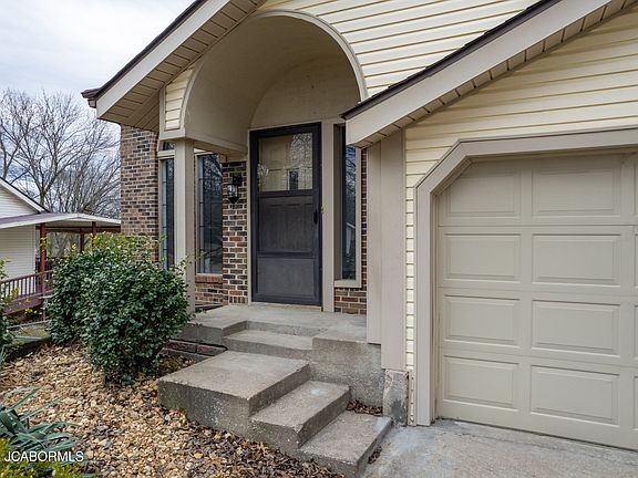 2nd image of 200 Wagonwheel Dr
