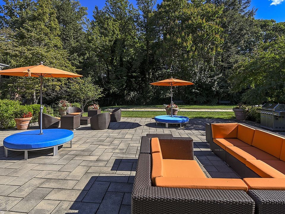 Outdoor Lounge