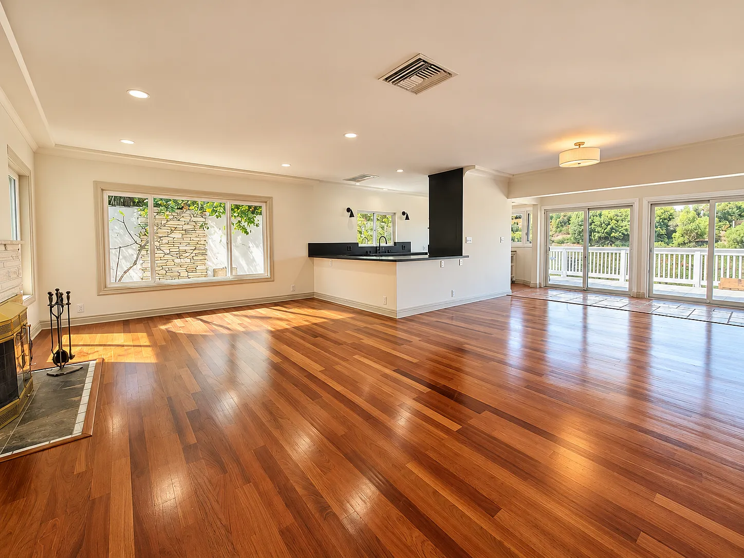 3 bed, 1327 sqft, $6,500 — Photo 1
