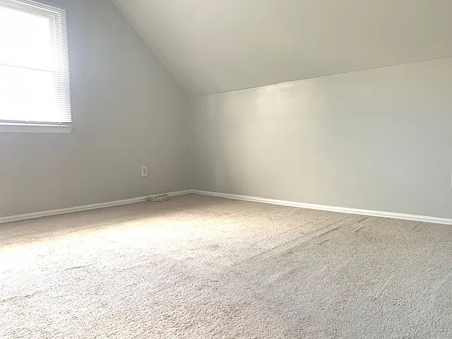 1560 Whittier Ave — Photo 22