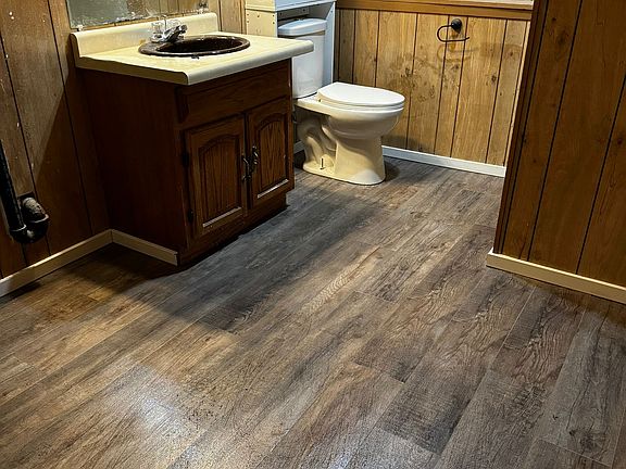 4th image of 2213 Crary St