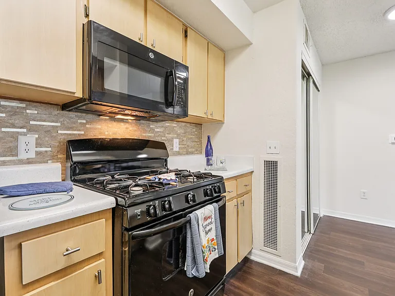 University Park Apartments — Photo 18