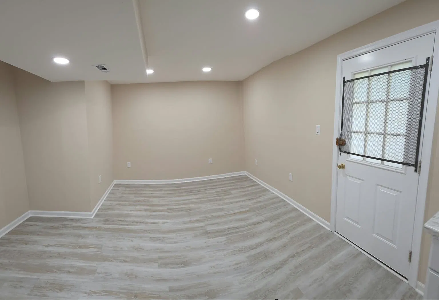 2 bed, 2920 sqft, $1,950 — Photo 1