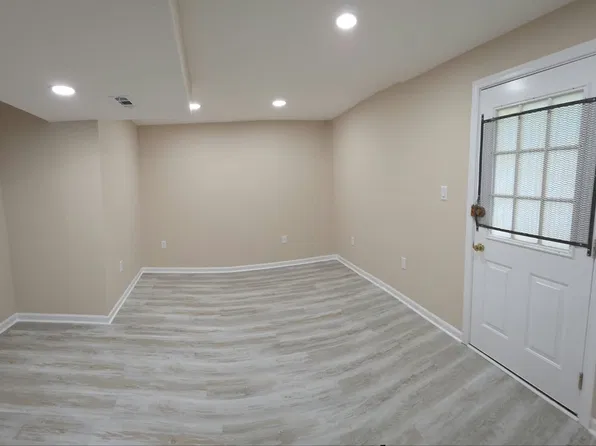 6595 Rockland Dr, Clifton, VA 20124