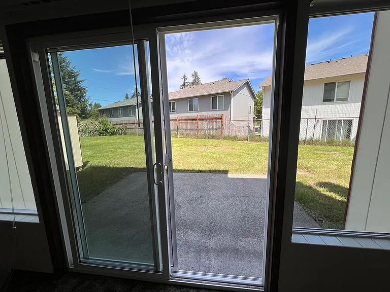 1010 Midway Dr NE #10 — Photo 12