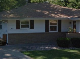 727 15th Ave NW, Clinton, IA 52732